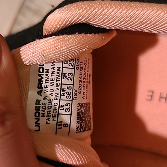 UNDER ARMOUR Women’s Black Charged Breathe MCRPRNT Shoes Size 6 - Picture 9 of 10